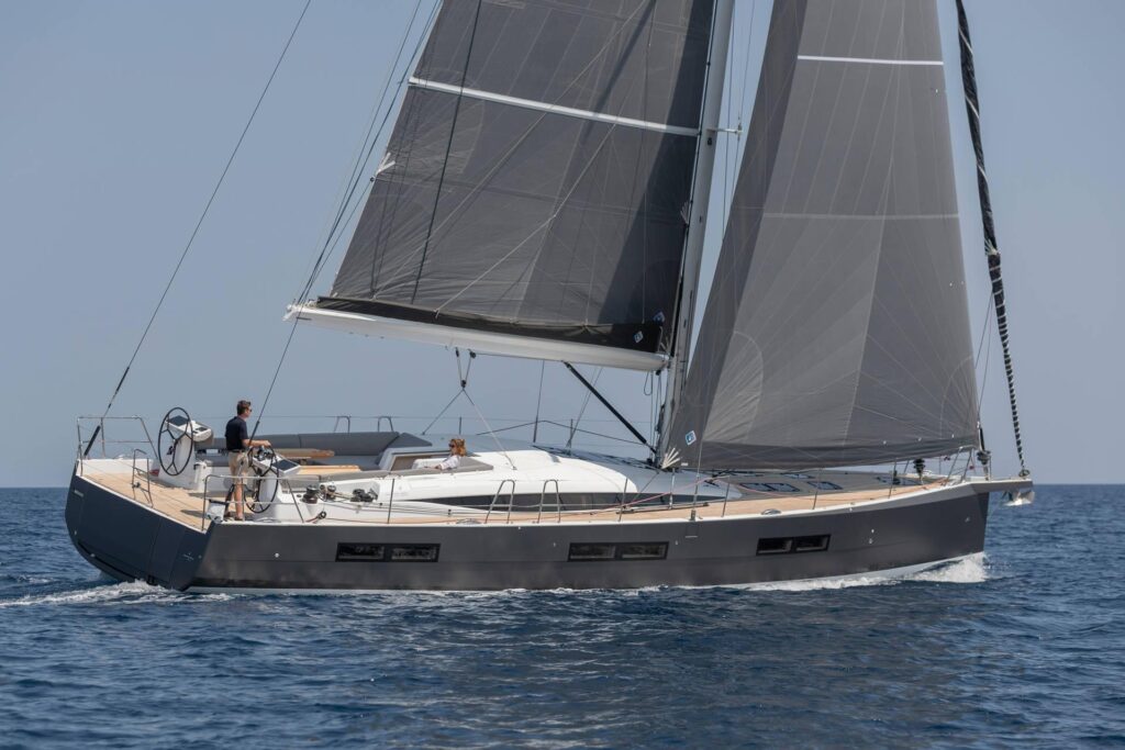 Jeanneau 60 Exterior f948fb232004185d2ae7413f01badf22