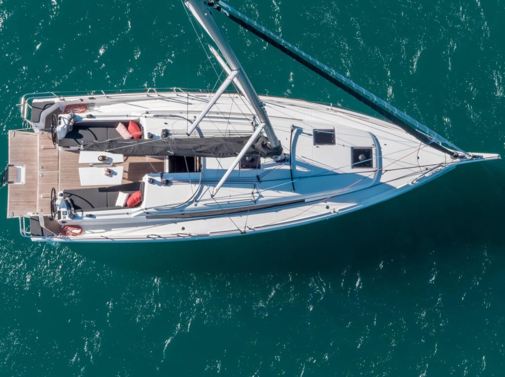 Top-down view of Jeanneau 380