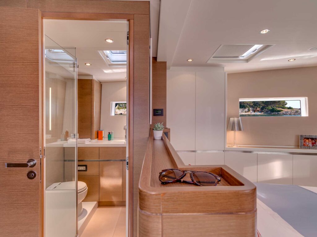 cnb 76 interior cnb76 cabina armatoriale 6