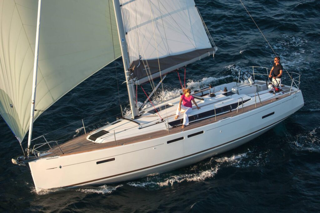 Two people sailing on Jeanneau 419