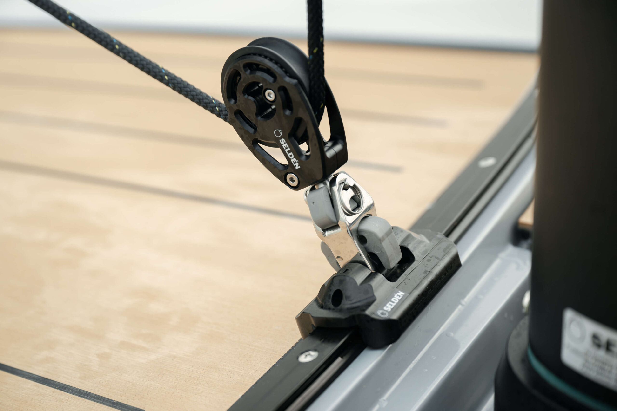 deck hardware and running rigging aboard a Saffier SE 28 Leopard
